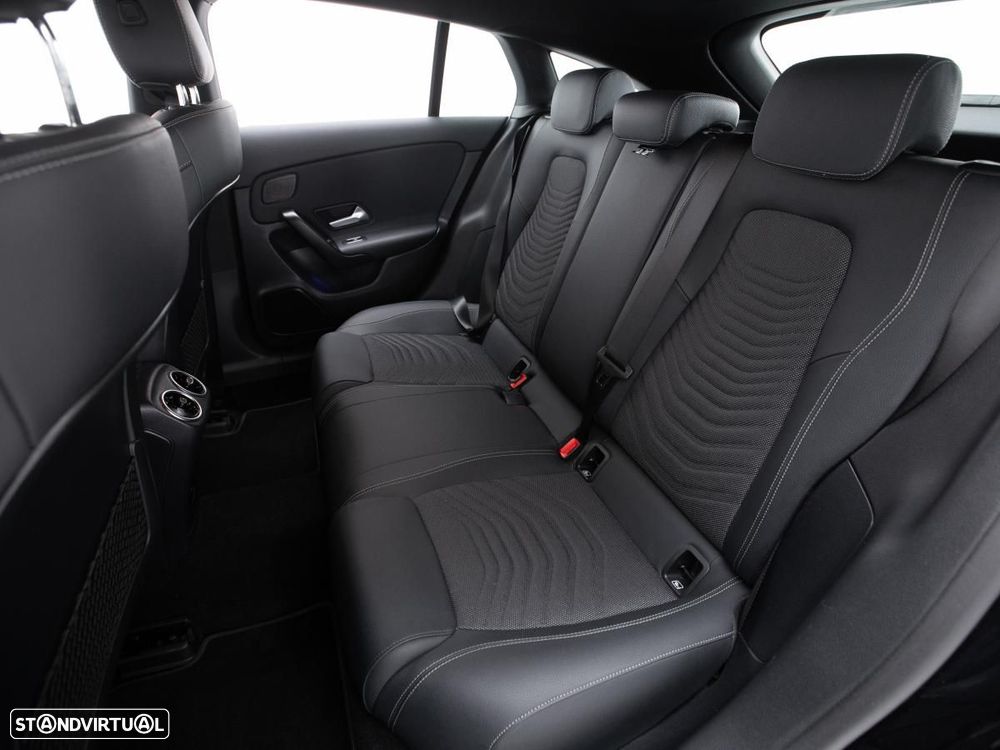 Mercedes-Benz CLA 250 e 8G-DCT - 11