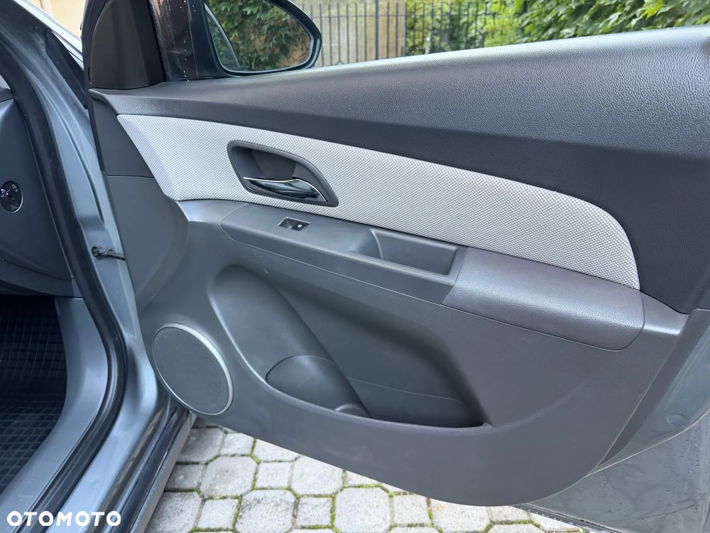 Chevrolet Cruze 1.6 LS - 12