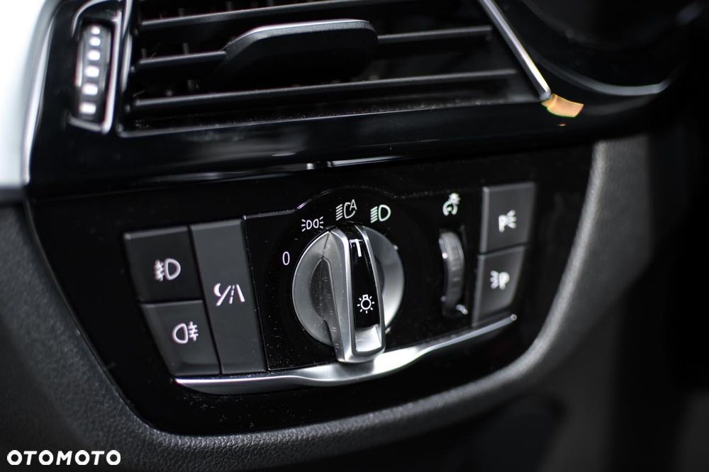 BMW Seria 5 540i xDrive Sport Line - 25