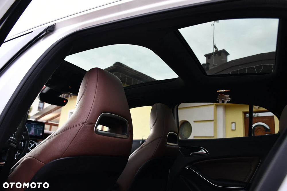 Mercedes-Benz GLA 250 4-Matic AMG Line - 34