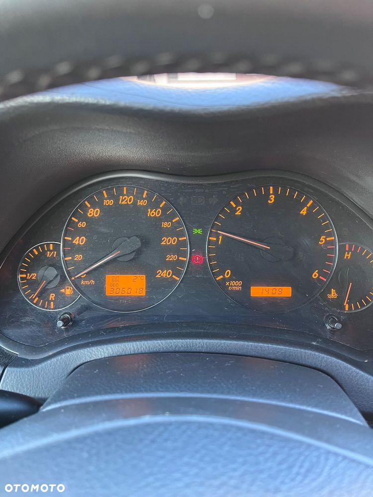 Toyota Avensis 2.0 D-4D Prestige - 2