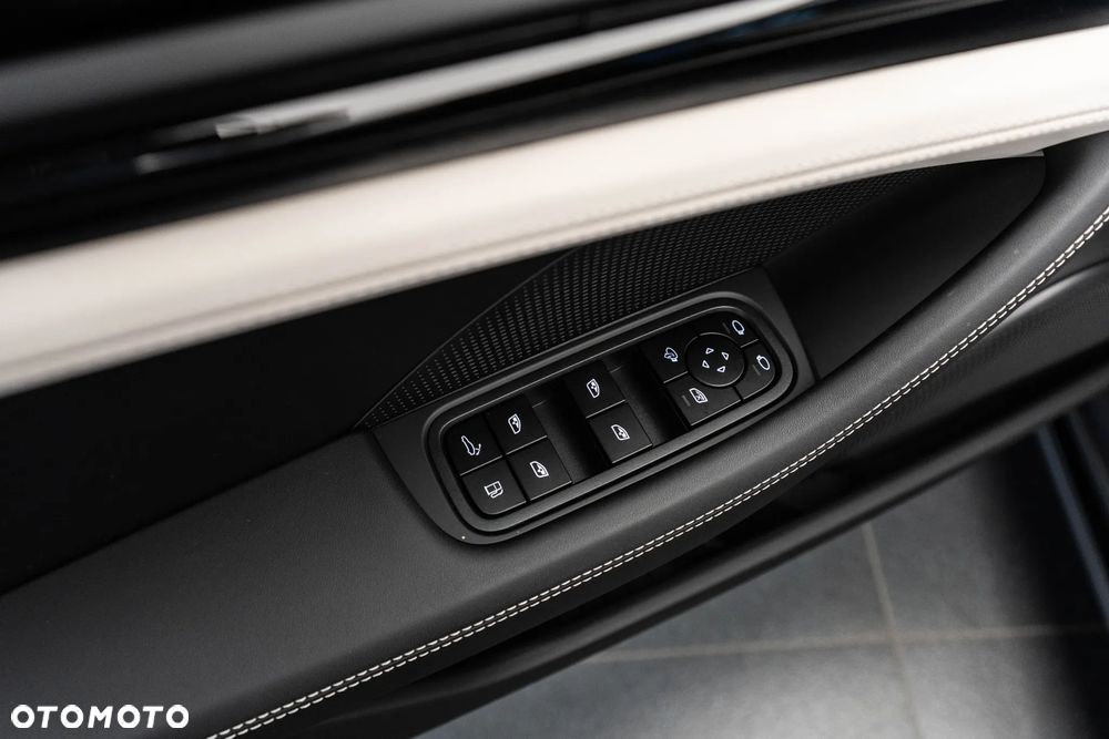 Porsche Panamera 4 E-Hybrid - 25