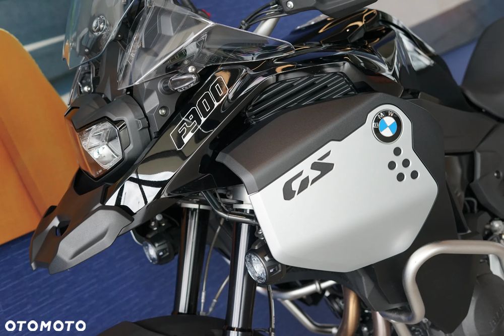 BMW F - 13