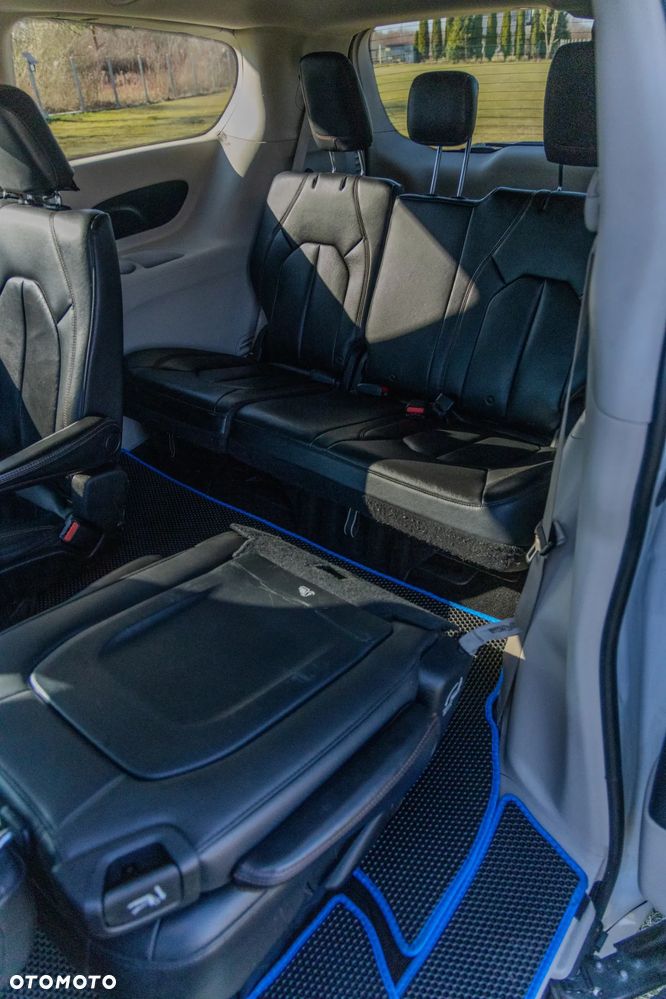 Chrysler Pacifica - 10