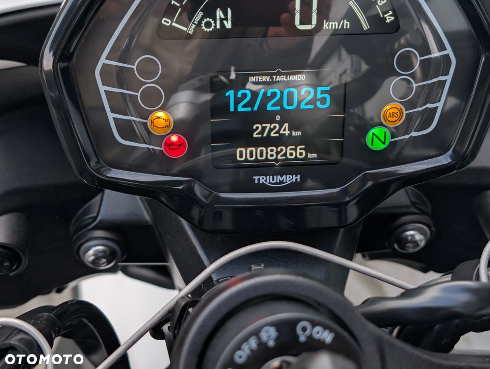 Triumph Street Triple - 27