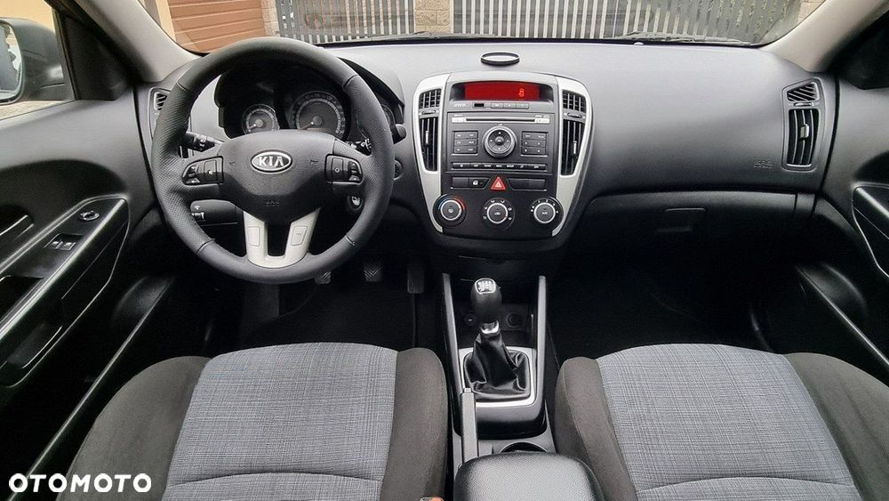 Kia Ceed - 13