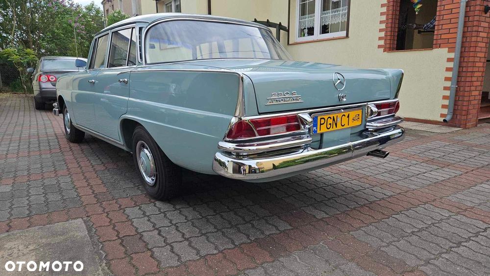 Mercedes-Benz W111 - 7