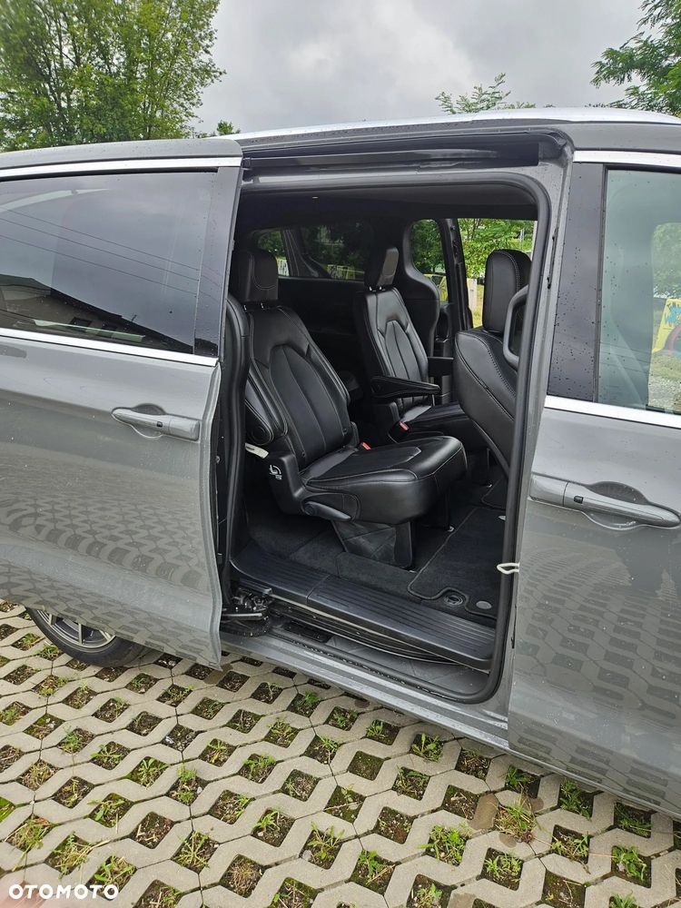 Chrysler Pacifica - 12