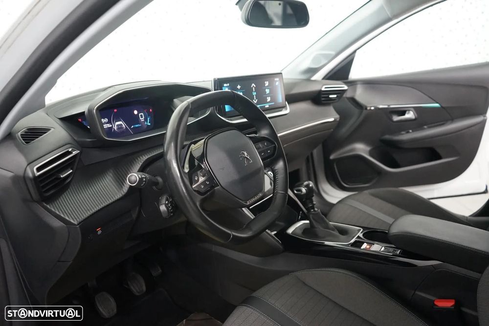 Peugeot 208 - 14