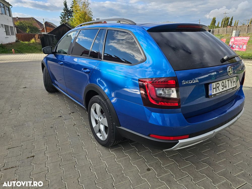 Skoda Octavia Combi Diesel 2.0 TDI 4X4 DSG Scout - 3