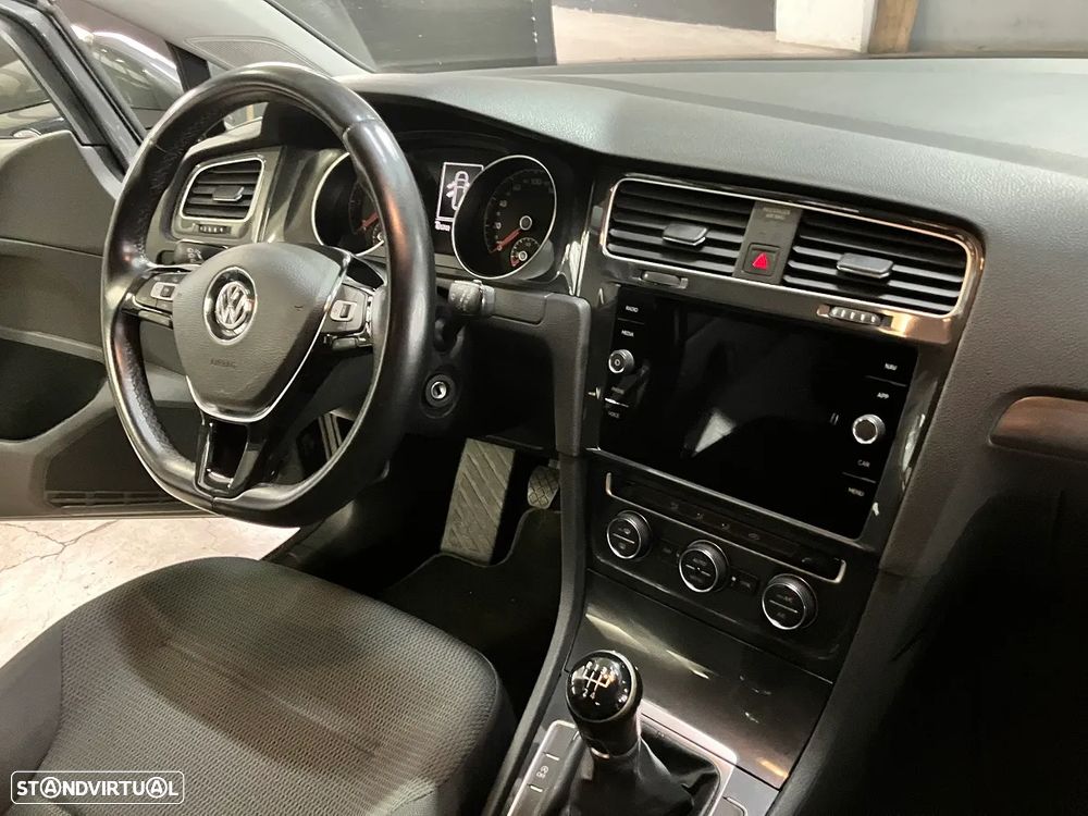 VW Golf Variant 1.6 TDi Confortline - 17