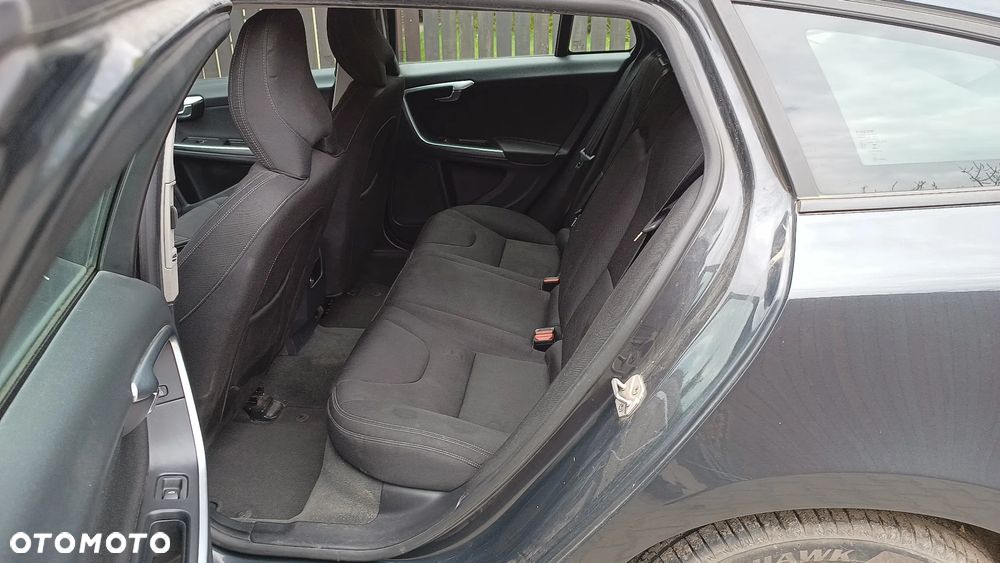 Volvo V60 T3 Momentum - 10