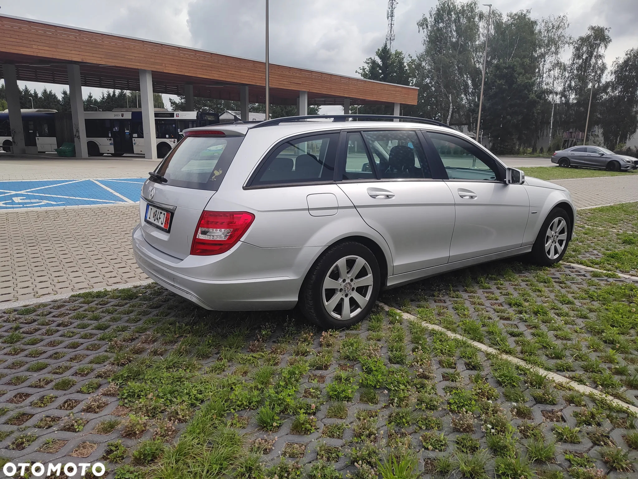 Mercedes-Benz Klasa C 180 CGI BlueEff Elegance - 14