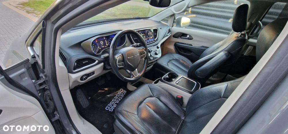 Chrysler Pacifica - 9