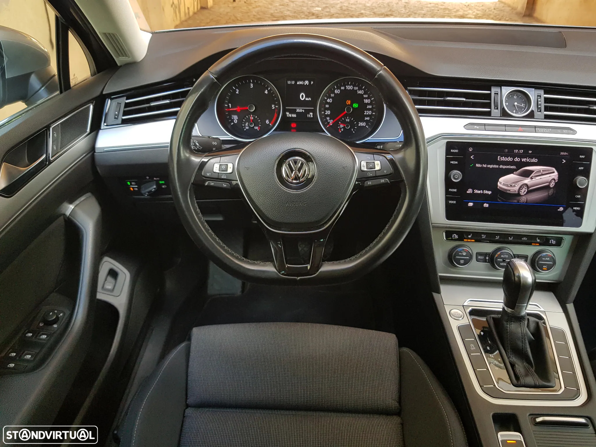 VW Passat Variant 1.6 TDI Highline DSG - 44