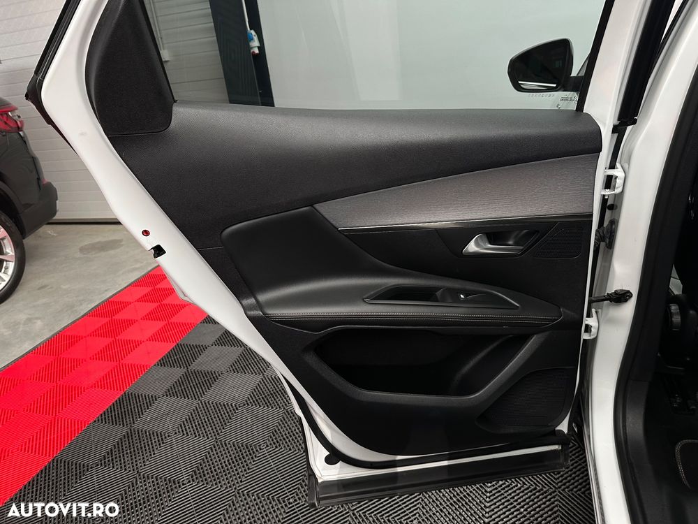 Peugeot 3008 PHEV EAT8 4X4 GT Pack - 20