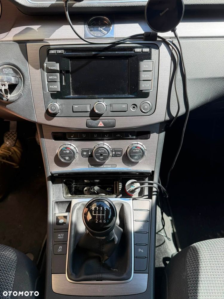 Volkswagen Passat - 4