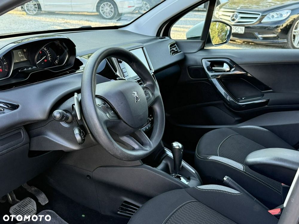 Peugeot 208 - 10