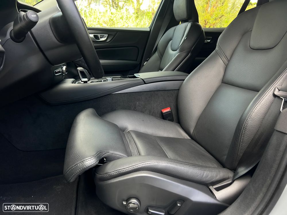 Volvo V60 2.0 T6 AWD TE Plus Dark - 27