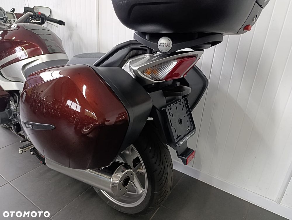 Yamaha FJR - 8