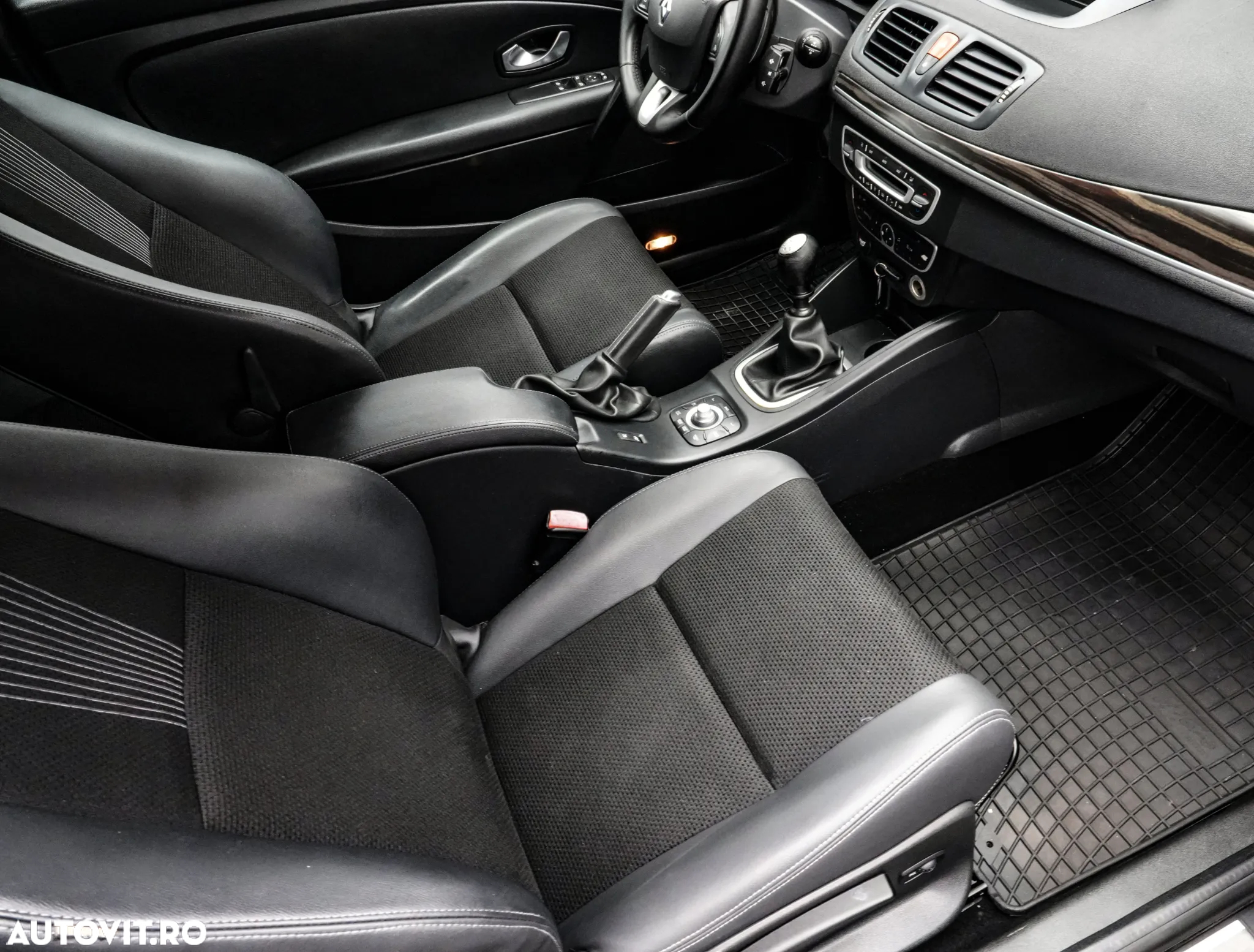 Renault Megane III Coupe 1.9 dCi GT Line - 9