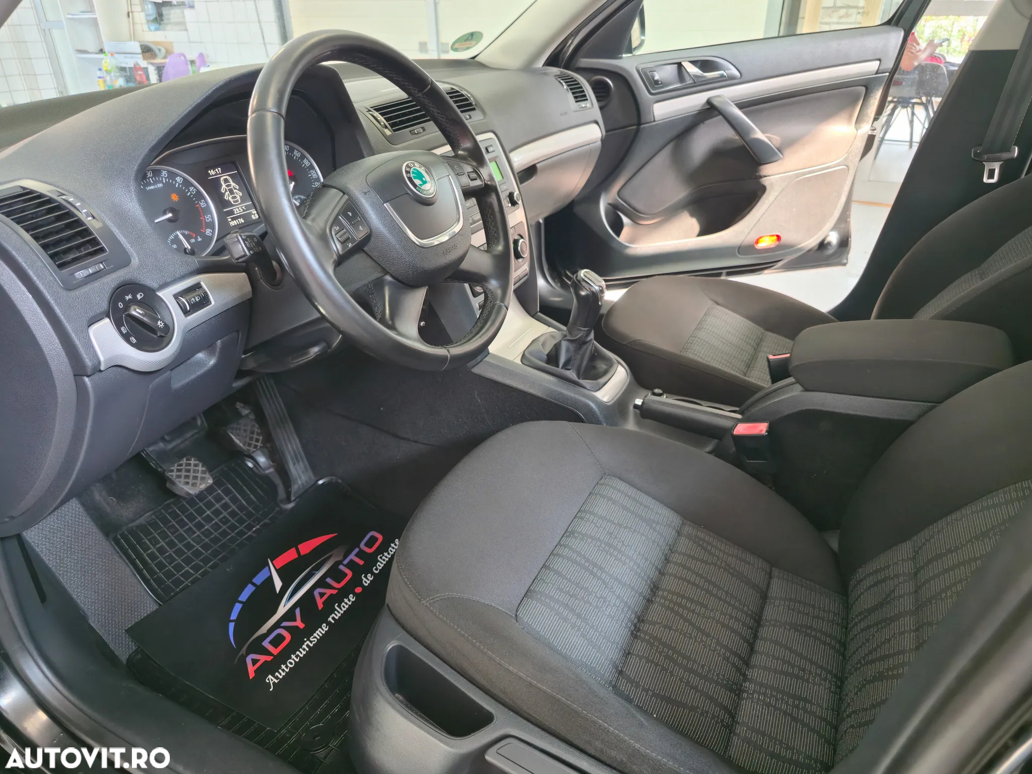 Skoda Octavia Combi 2.0 TDI DPF Ambient 4x4 - 9