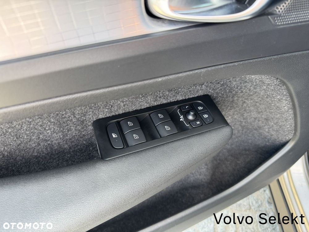 Volvo XC 40 T3 Momentum Pro - 26