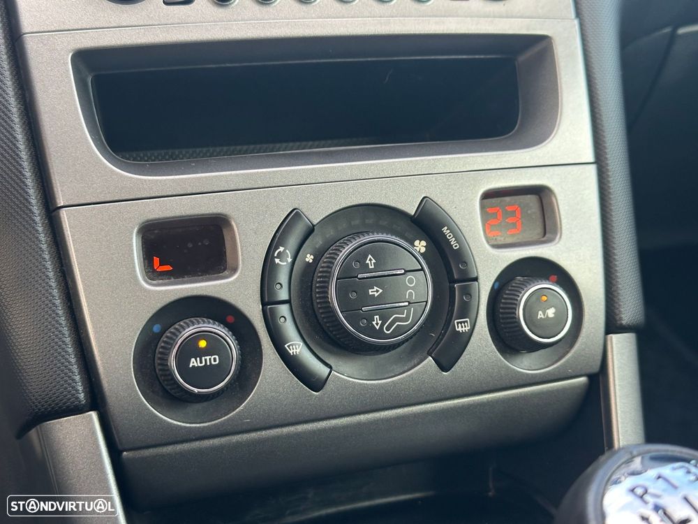 Peugeot 308 1.6 HDi Executive CVM6 - 27