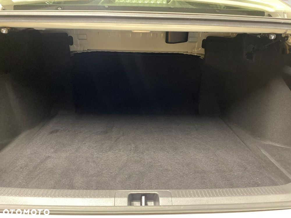 Toyota Camry - 14