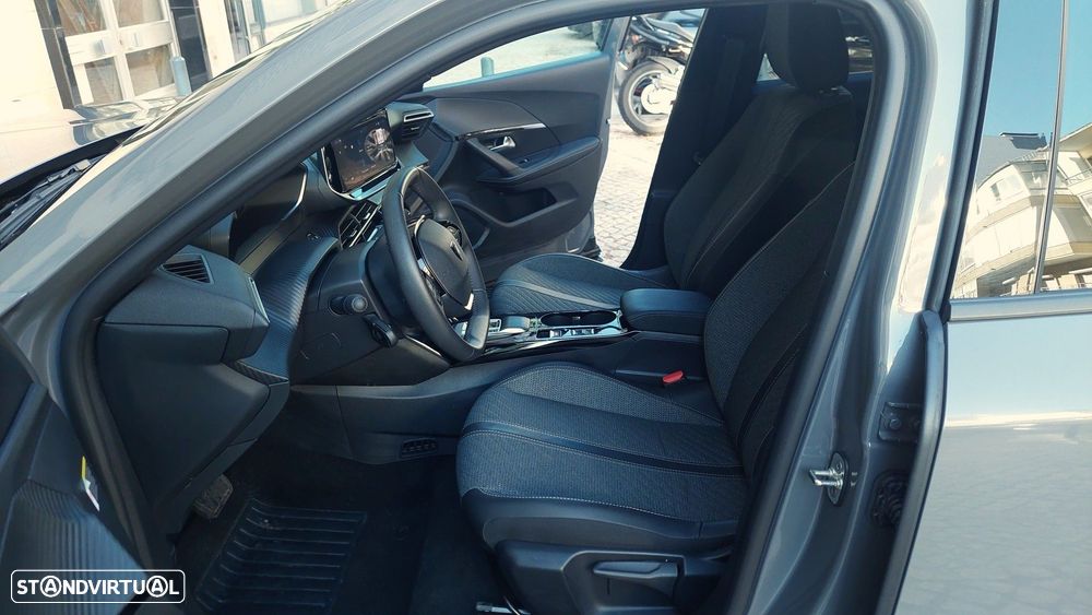 Peugeot e-2008 54 kWh Allure - 29