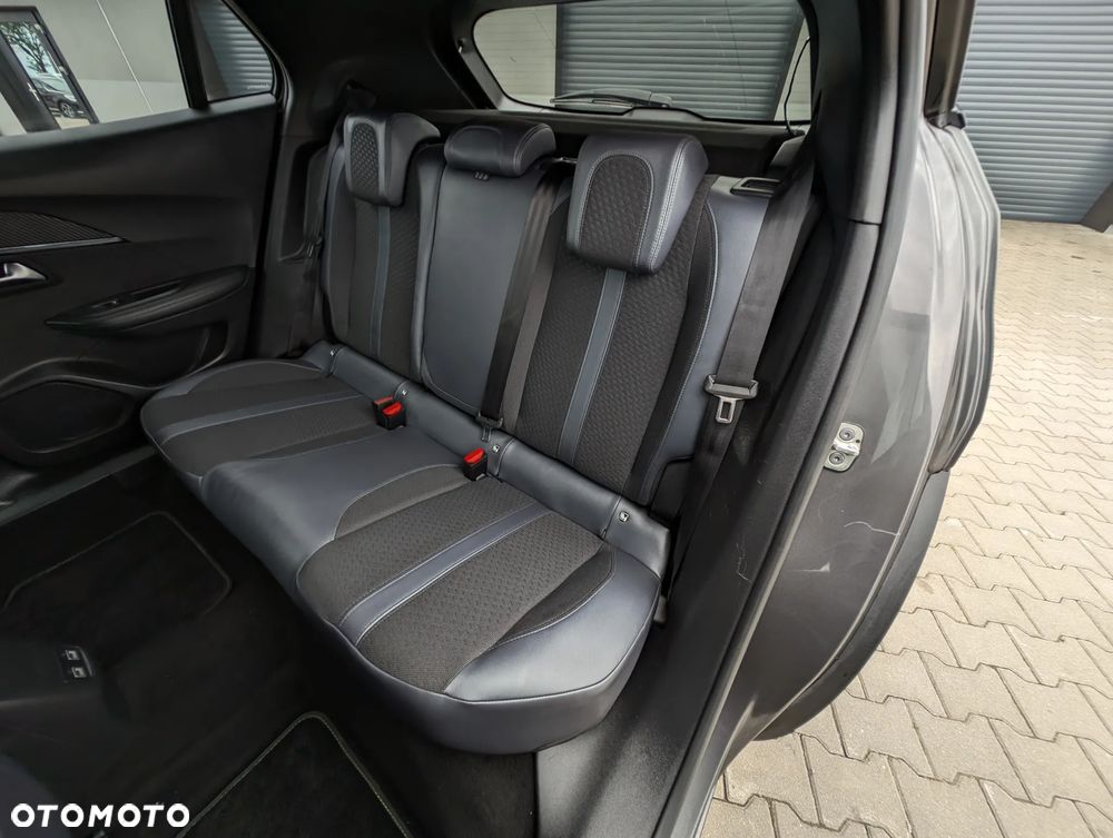 Peugeot 2008 PureTech 130 EAT8 GT - 39