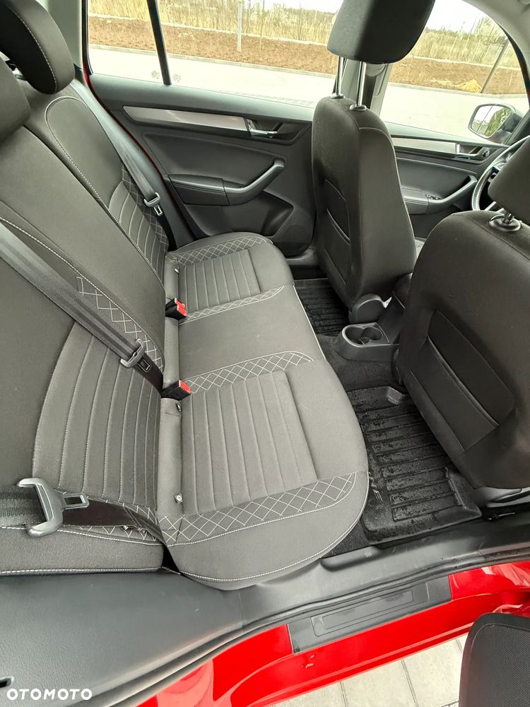 Skoda RAPID 1.4 TSI Style DSG - 12