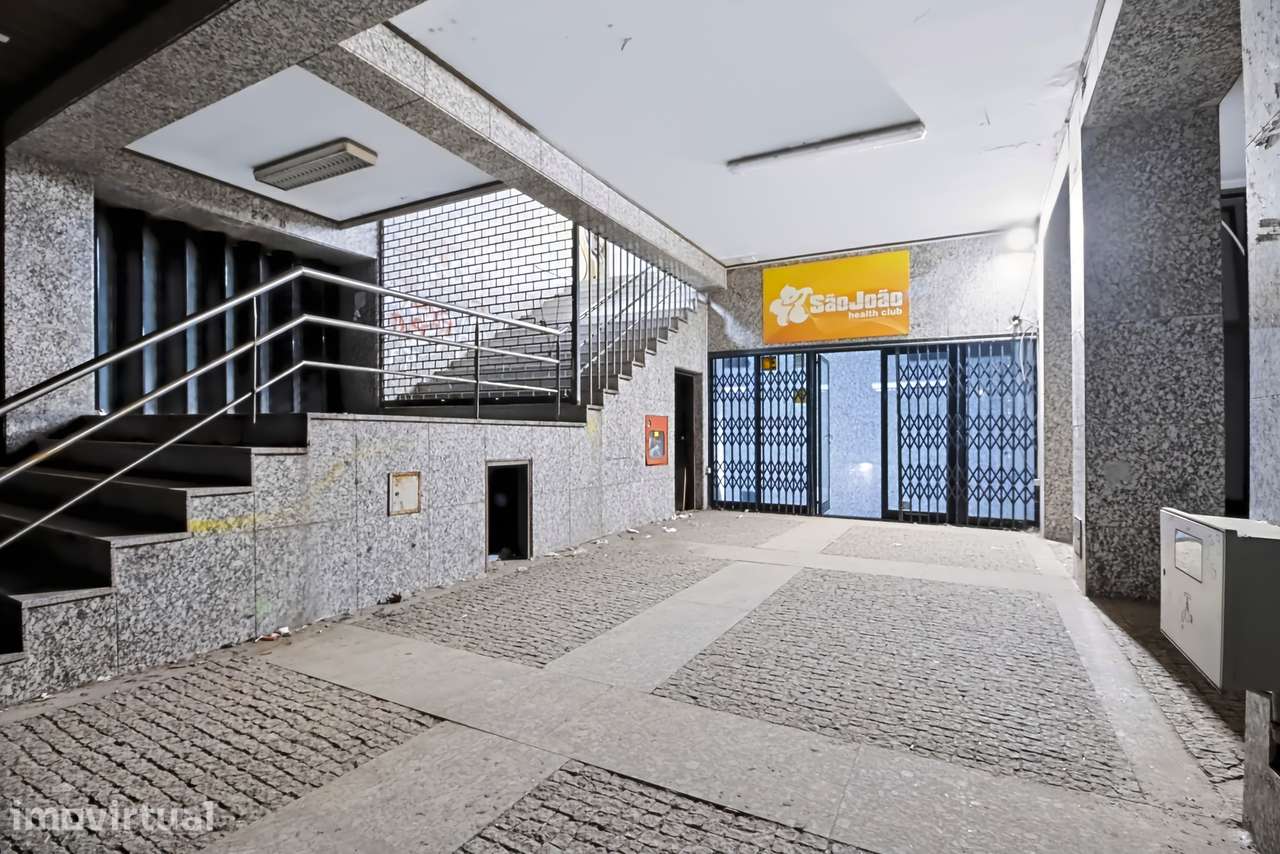 ESPAÇO COMERCIAL com 1.500 M² de área total associada - Grande imagem: 3/32