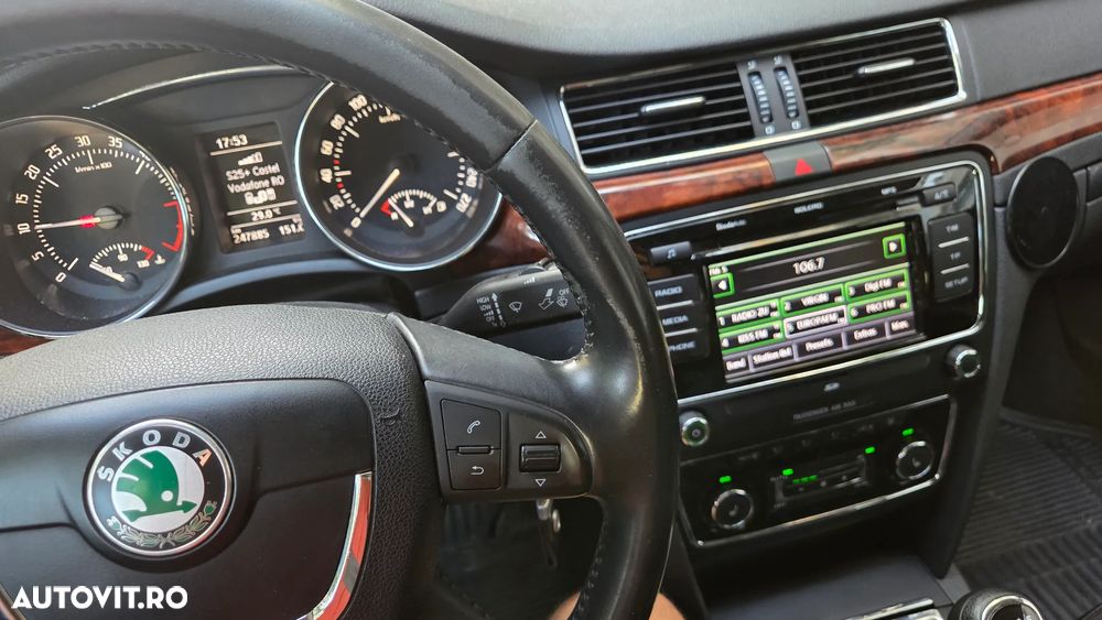 SKODA Superb 2012 — imagine 17