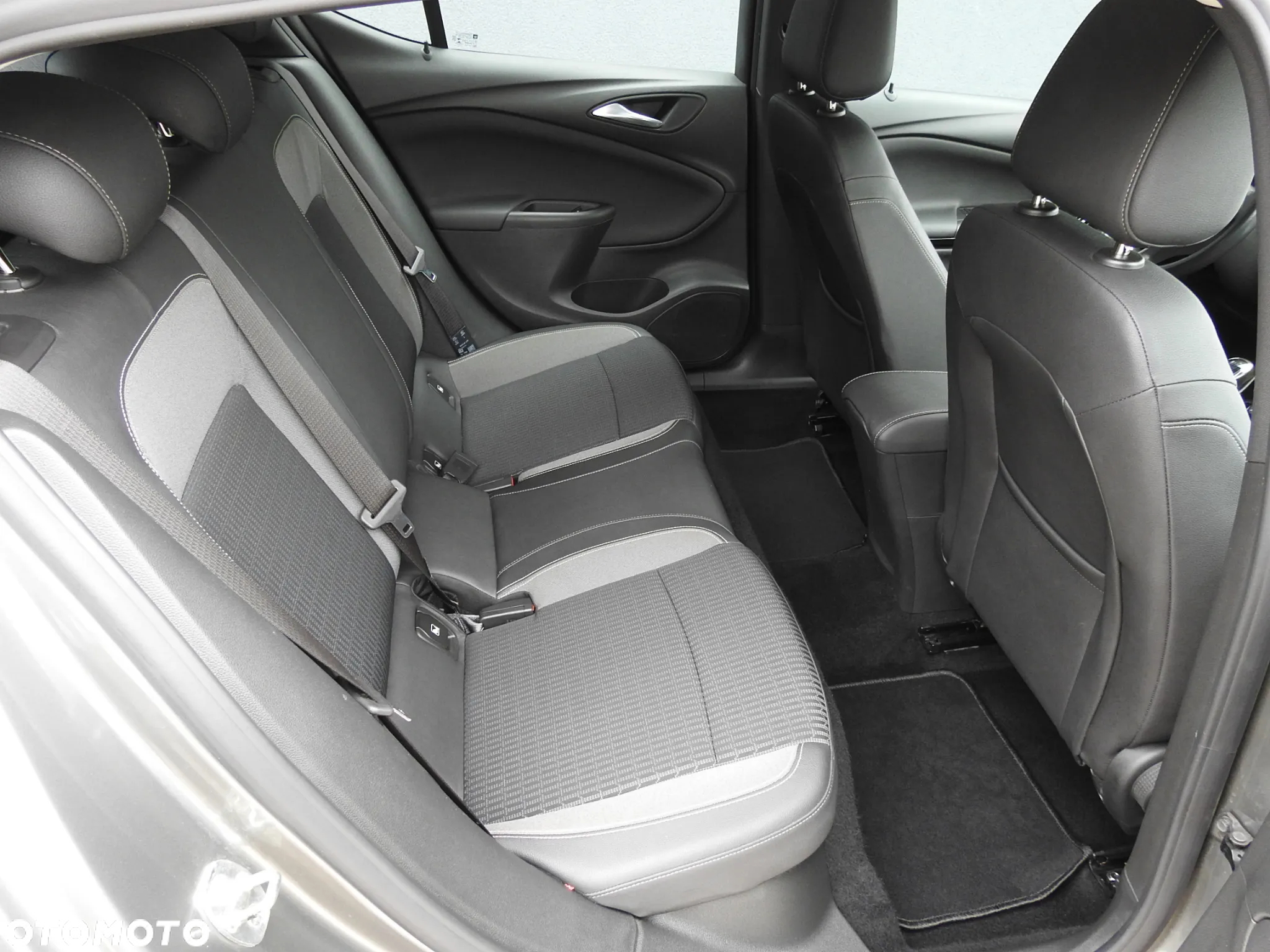 Opel Astra 1.2 Turbo Business Edition - 14