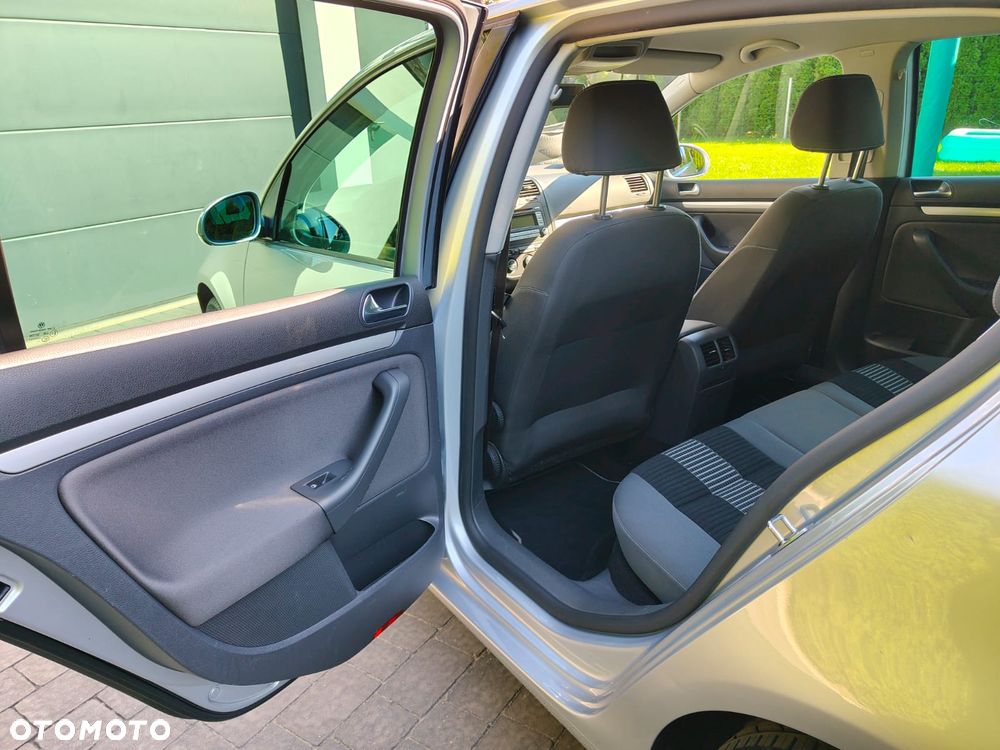 Volkswagen Golf 1.9 TDI DPF Trendline DSG - 16