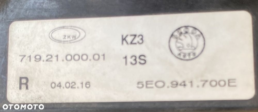 SKODA OCTAVIA 3 III CIEMNY HALOGEN PRZEDNI PRAWY PRZÓD 5E0941700E - 8