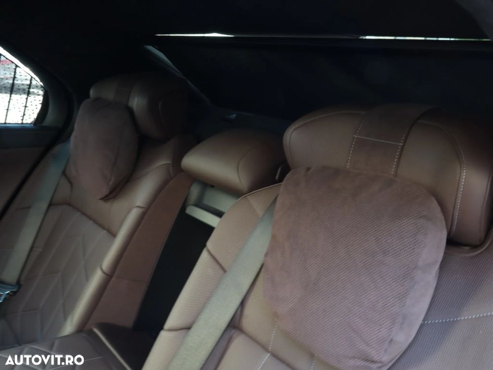 BMW M7 M760e xDrive - 38