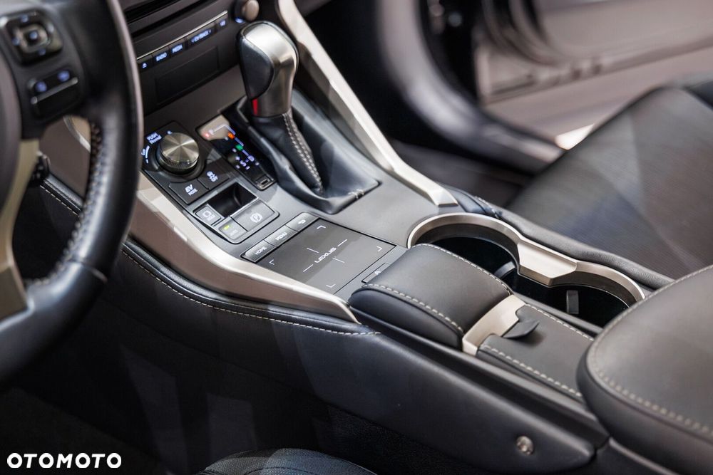 Lexus NX 300h Elegance 2WD - 30