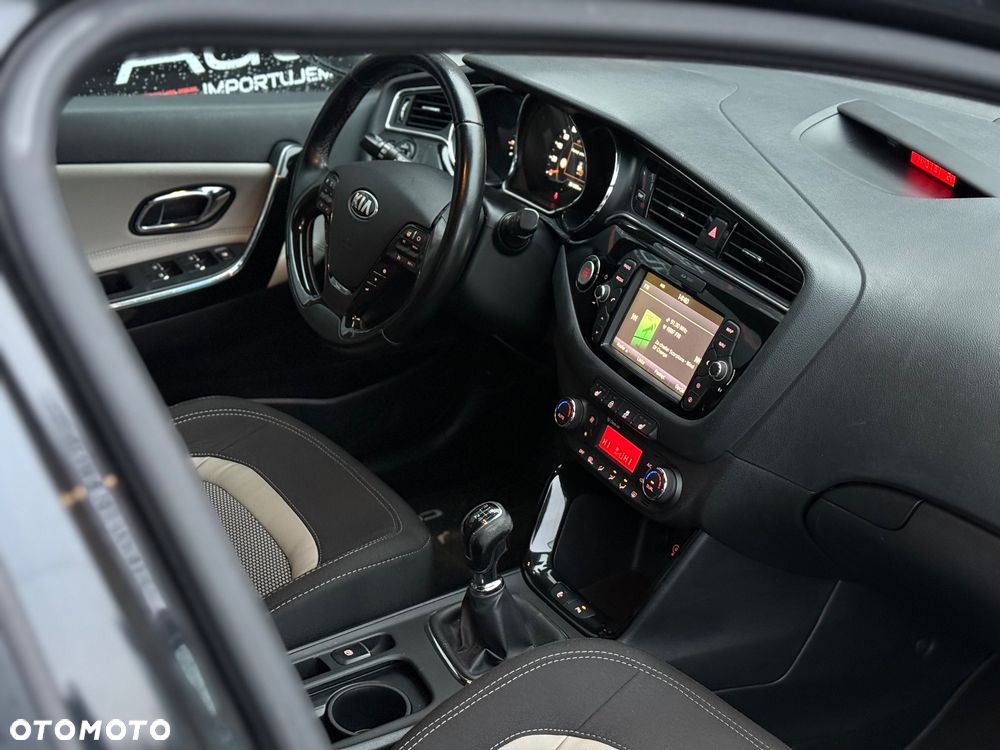 Kia Ceed - 24