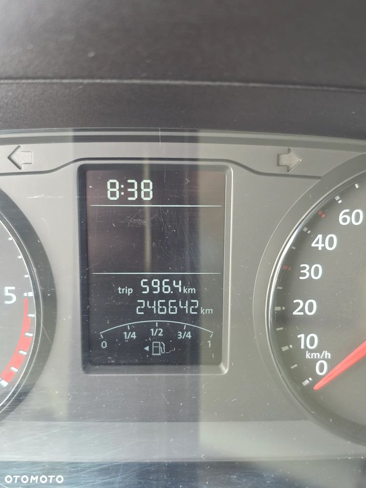 Volkswagen Caravelle 2.0 TDI L2 Comfortline DSG - 9