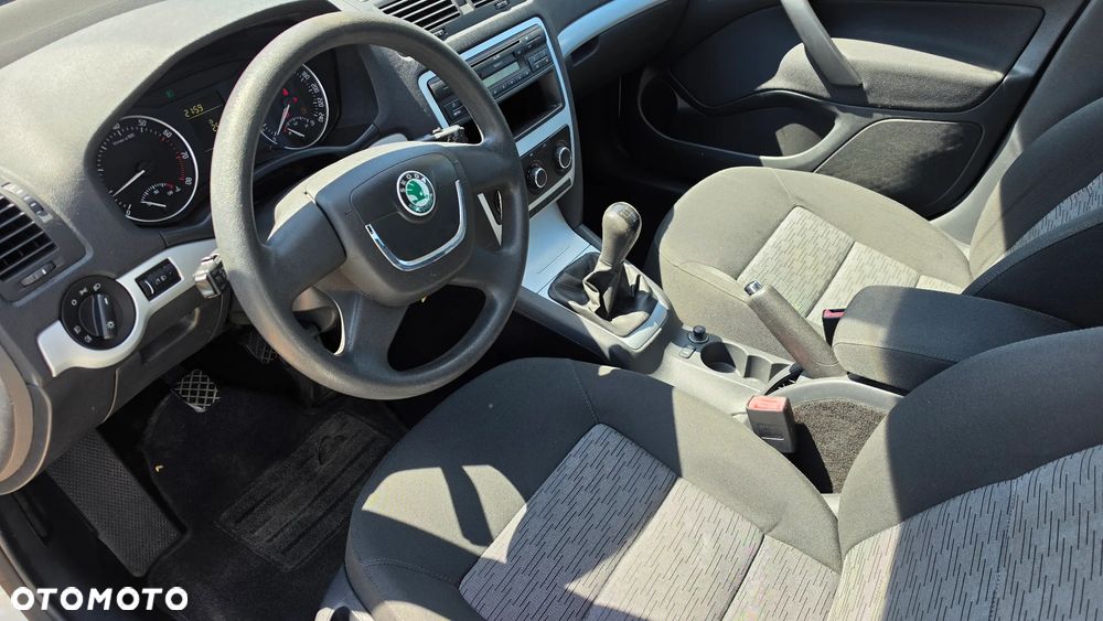 Skoda Octavia 1.6 Combi Ambiente - 9