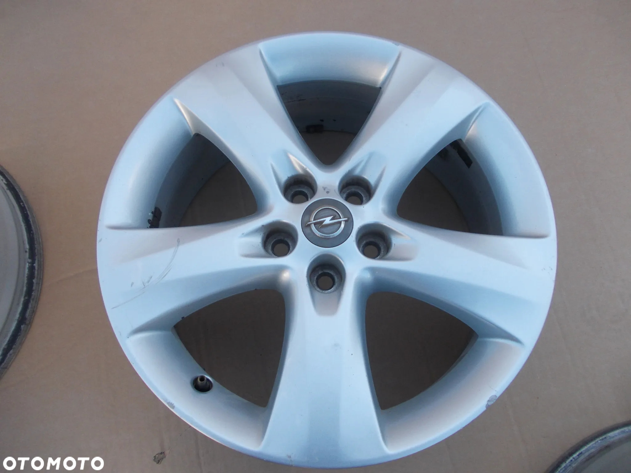 Felgi aluminiowa Opel Astra J Mokka 8J R17 Et 42 - 11