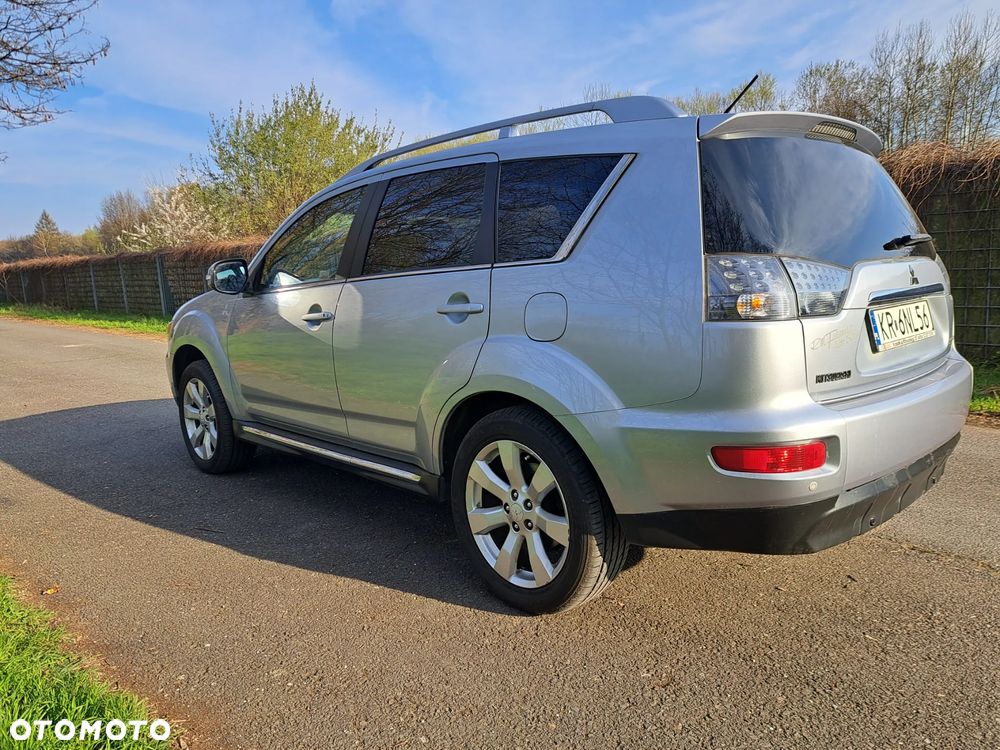 Mitsubishi Outlander 2.0 DID Intense + - 4
