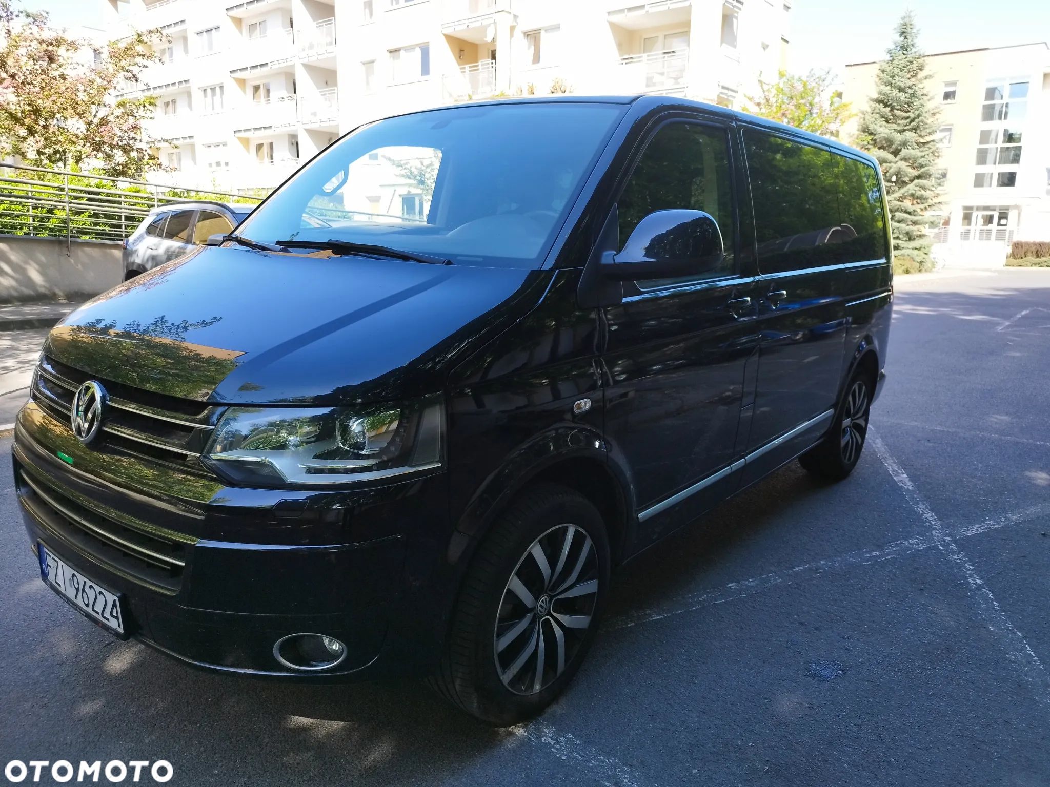 Volkswagen Multivan - 1