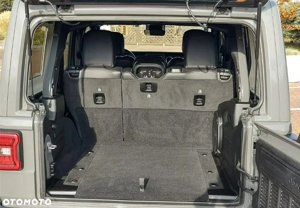 Jeep Wrangler Unlimited 3.6 Automatik Sahara - 13