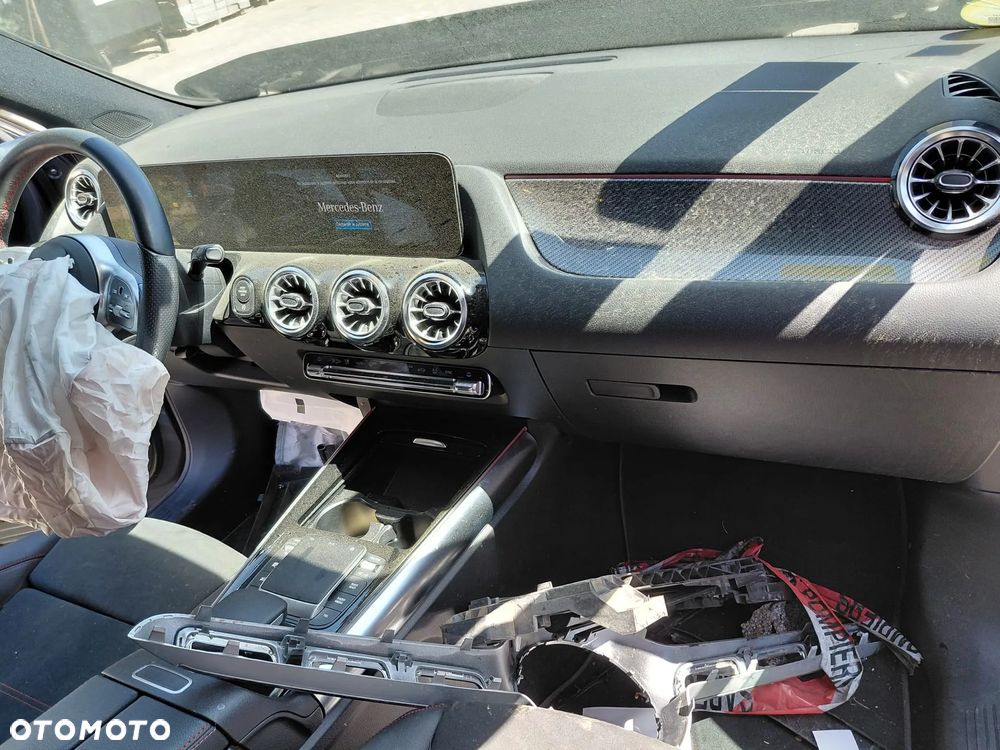 Mercedes-Benz GLA - 11