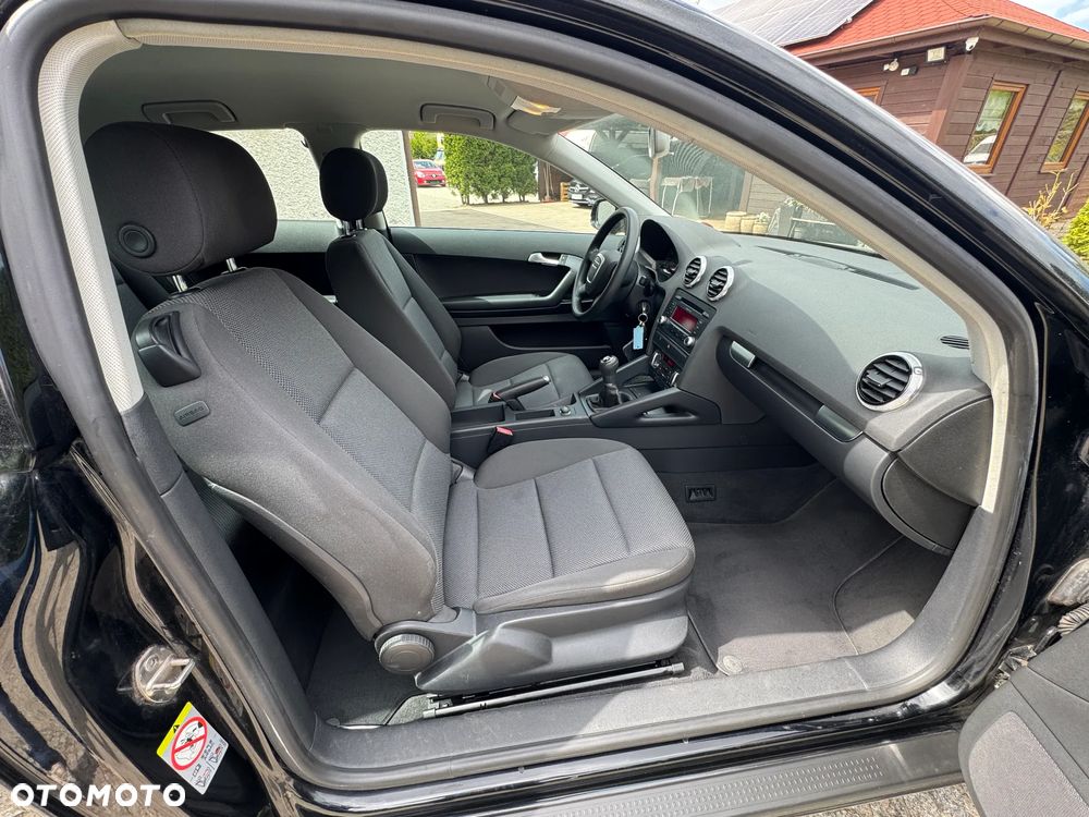 Audi A3 3-drzwiowe 1.6 Attraction - 10