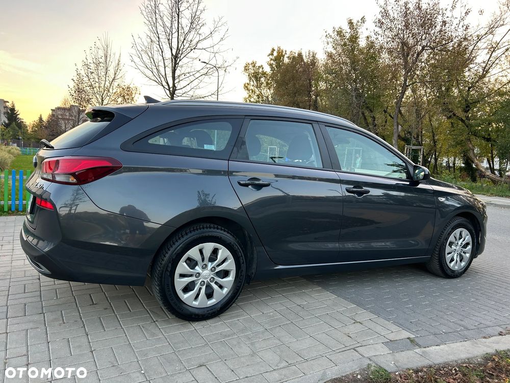 Hyundai i30 1.5 DPI Classic + - 31