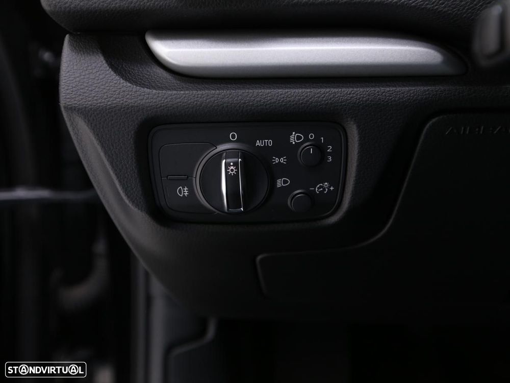 Audi A3 Limousine 1.6 TDI Business Line Attraction - 15